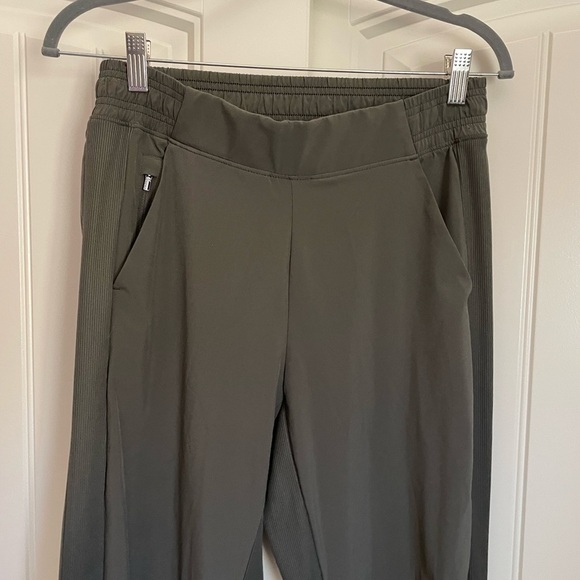 Athleta Brooklyn Jogger sage green high rise pant size small / 6 - Picture 3 of 6